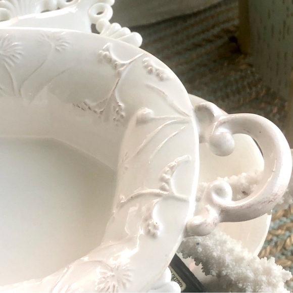 Sweet White Handle Ceramic Serving Display Bowl - Picture 5 of 7